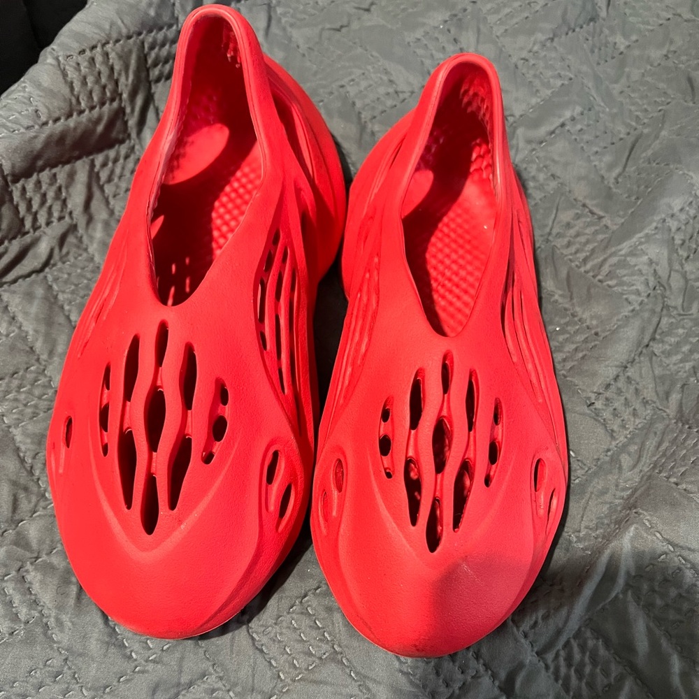 Red Yeezy Foams 6.5 men